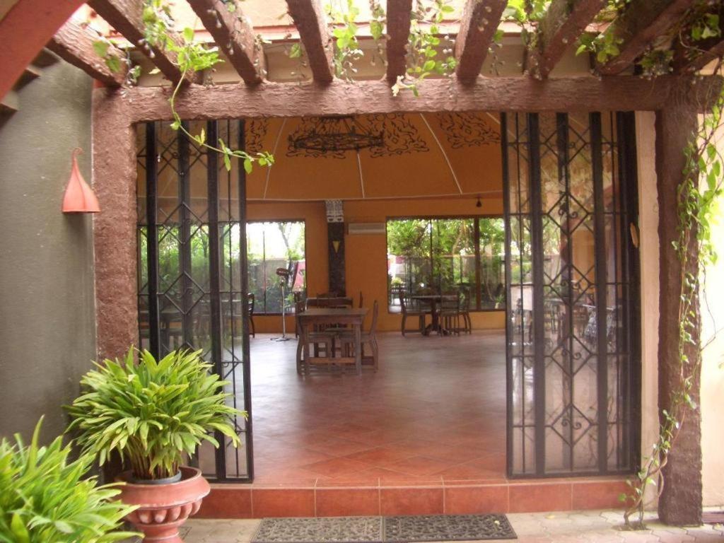 Casa La Granja Hotel Iloilo City Exterior photo