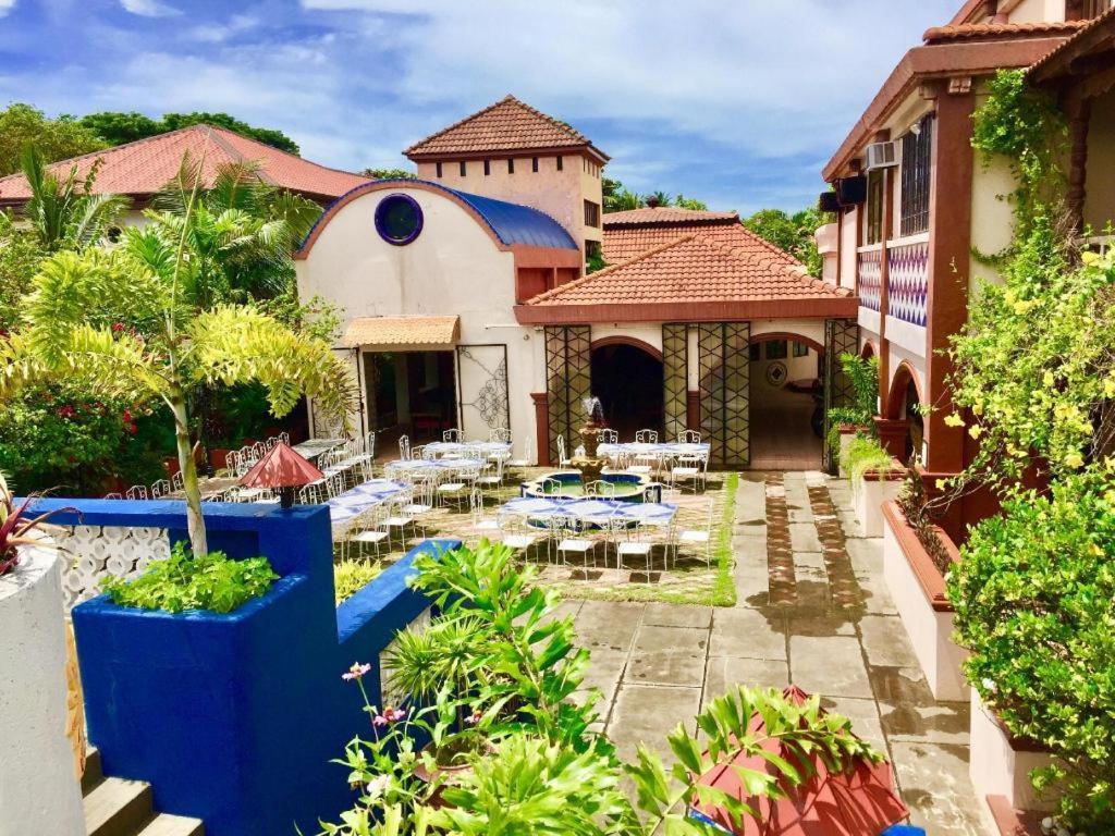 Casa La Granja Hotel Iloilo City Exterior photo