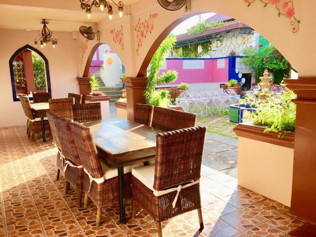 Casa La Granja Hotel Iloilo City Exterior photo