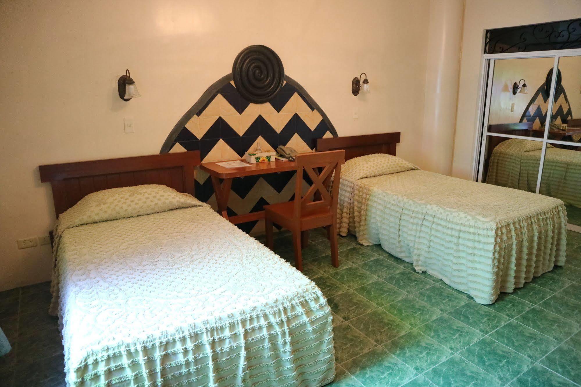 Casa La Granja Hotel Iloilo City Exterior photo